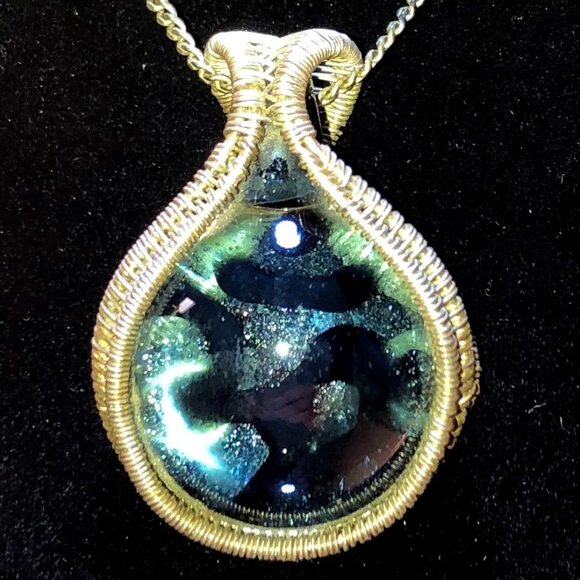 Handmade Glass Pendent - Picture 1 of 2